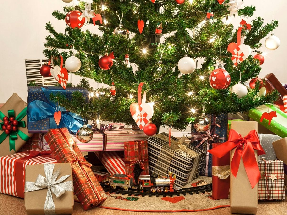 17 Most Common Arguments Couples Have During The Holidays