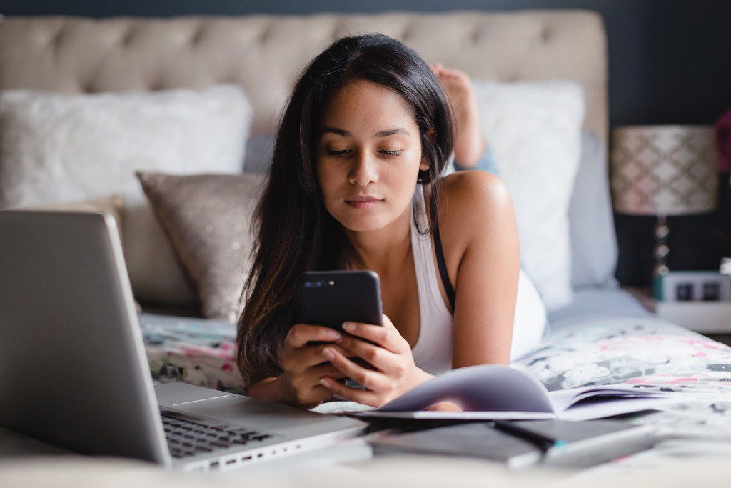 Smartphone, Hand, Computer, Personal computer, Laptop, Comfort