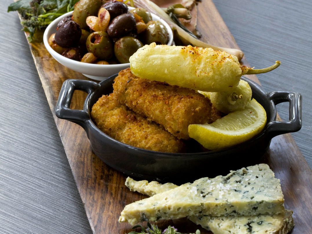 Eating These Foods On Your First Date Might Affect Your Marriage In The Future, Says Survey