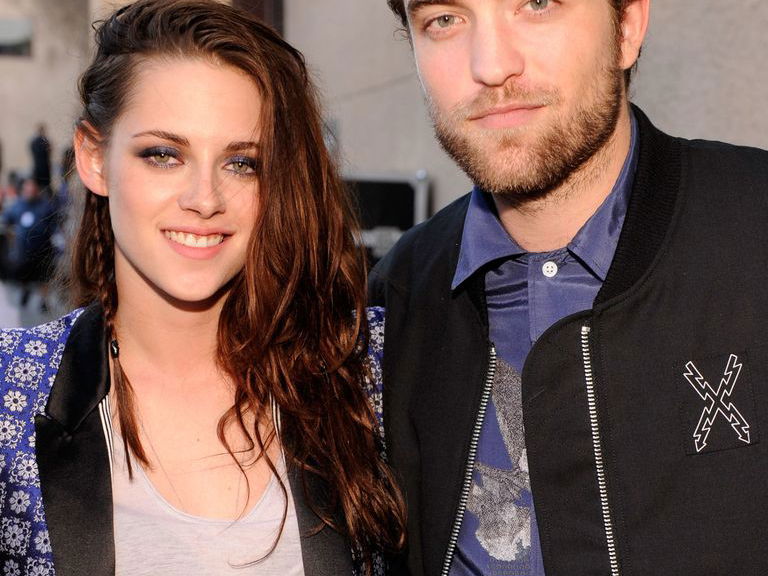 54 Celebrity Couples Who Fell In Love On-Set