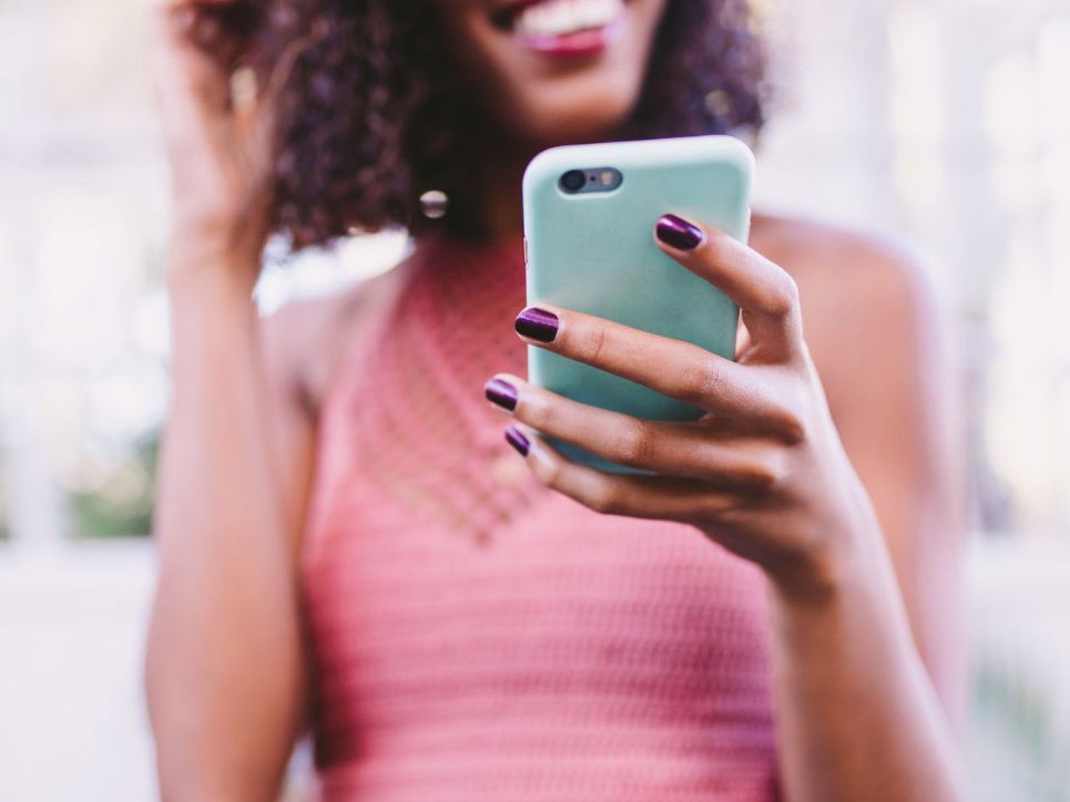 Relationship Experts on the Pros and Cons of Online Dating