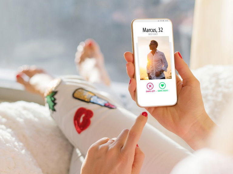10 Conversation-Starter Prompts To Ask Your Next Tinder Match
