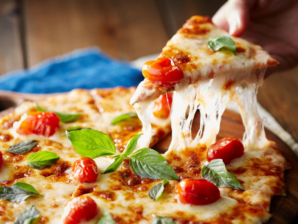 8 Foods To Stay Away From On A First Date