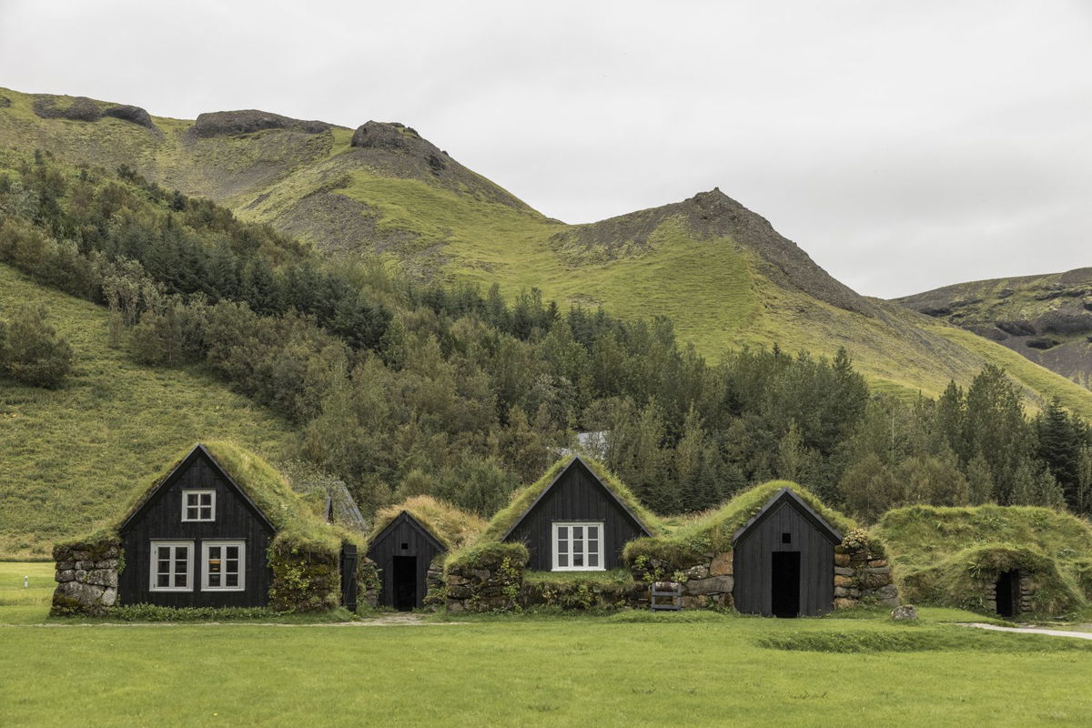 The parlour dates from 1896, bedroom from 1838, pantry from about 1850, kitchen from about 1880, baðstofa (communal room where the household slept, ate and worked) from 1895, storehouse from 1830, cattleshed from about 1880, smithy from about 1950.