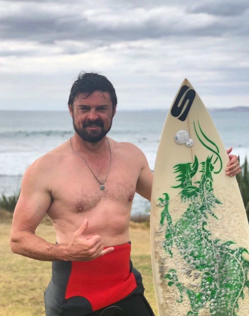 Karl Urban Hot, Water, Sky, Cloud, Surfboard, Smile, Surfing