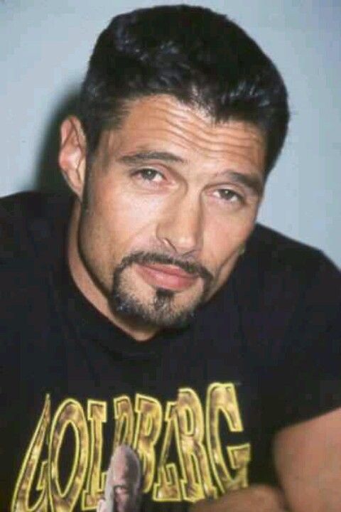 Kevin Tod Smith, Forehead, Chin, Hairstyle, Eyebrow, Facial expression, Muscle, Beard, Jaw, Sleeve