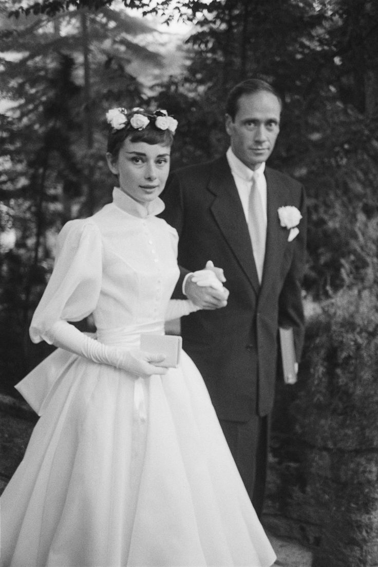 Audrey Hepburn Wedding Dress, Wedding dress, Bride, Bridal clothing, Flash photography, Dress, Coat, Bridal party dress, Happy, Black-and-white, Gesture