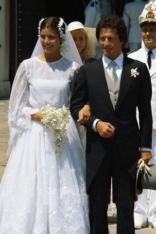 Princess Caroline Of Monaco Wedding, Wedding dress, Bride, Hairstyle, Photograph, Flower, Bridal veil, Bridal clothing, Fashion, Smile, Textile