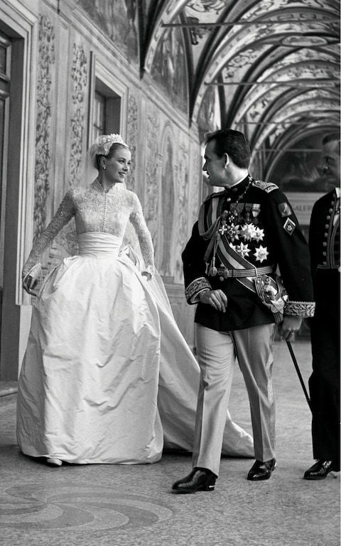 Grace Kelly Wedding Dress, Wedding dress, White, Bride, Temple, Standing, Black-and-white, Gesture