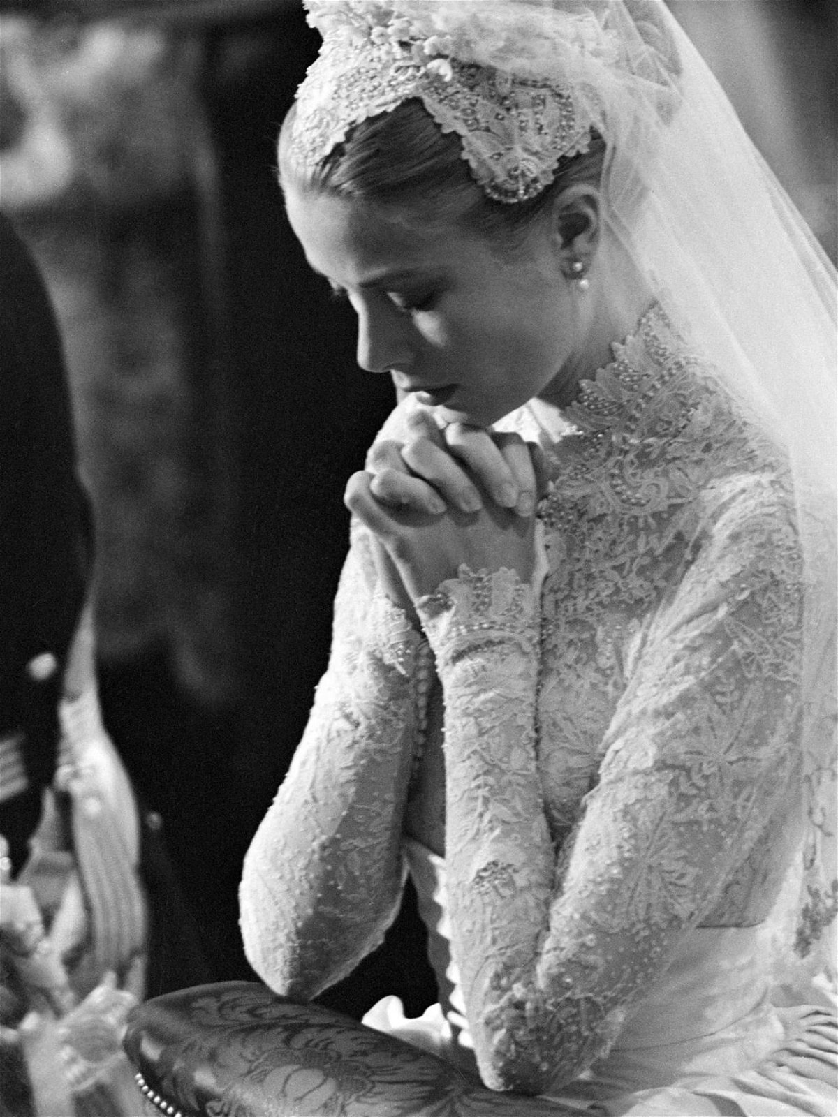 Grace Kelly Wedding Dress, Photograph, White, Black, Flash photography, Gesture, Black-and-white