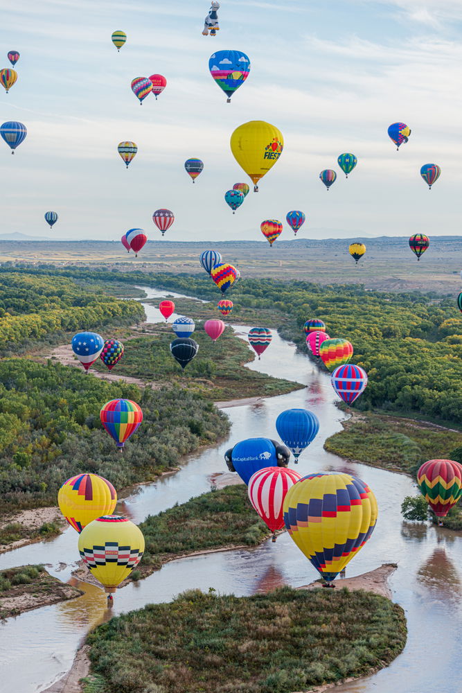 Hot Air Balloon, Sky, Cloud, Aerostat, Ecoregion, Plant, Nature, Azure, Natural environment, Balloon, Hot air ballooning