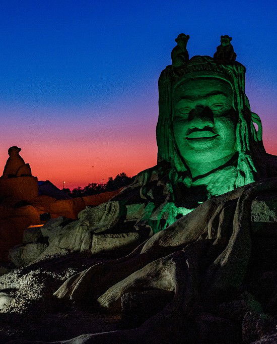 Sky, Sky, Statue, Sculpture, Natural environment