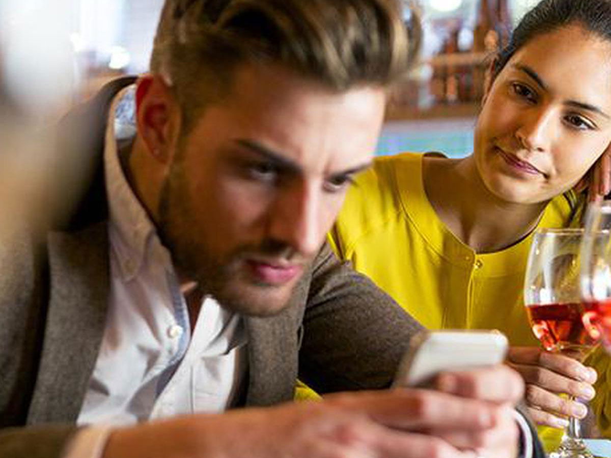 8 Frustrating Dating Behaviors That Need to Stop