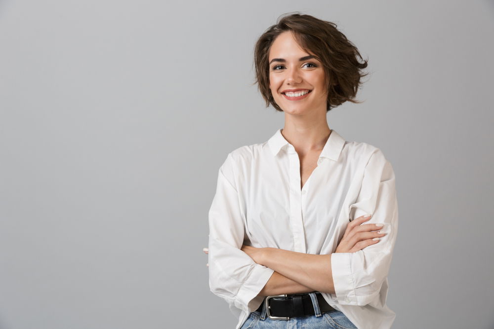 Vrouw Van 30 Jaar, Smile, Dress shirt, Neck, Sleeve, Gesture