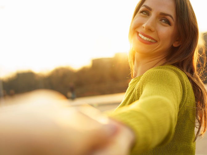 8 Sure Signs That Your Woman Loves You
