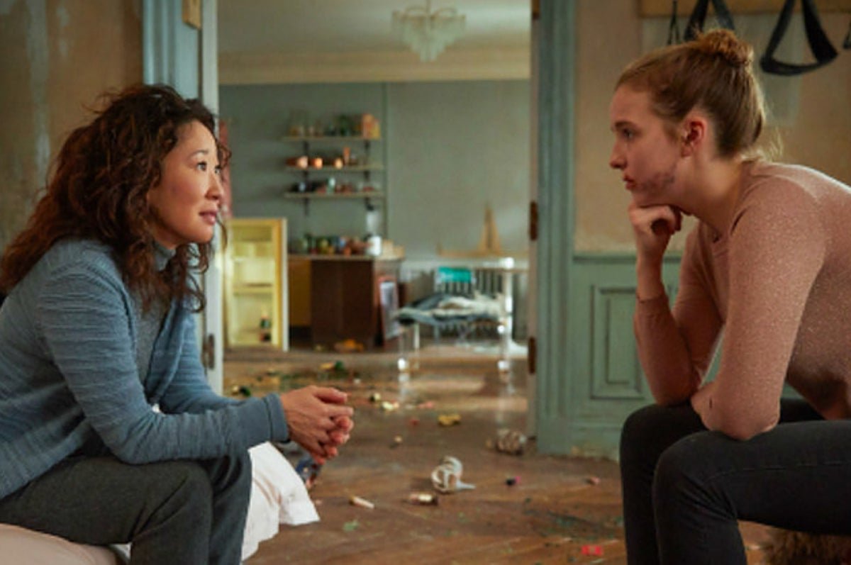 Killing Eve Eve And Villanelle, Joint, Facial expression, Tableware
