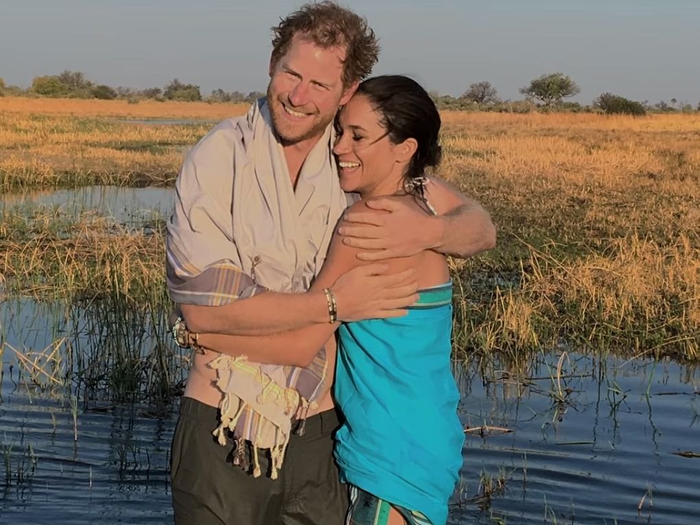 Harry And Meghan Botswana, Water, Smile, Plant, Sky, People in nature, Flash photography, Happy, Natural landscape, Gesture