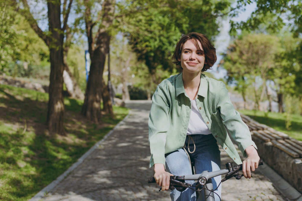 Tree, Plant, Smile, Bicycles--Equipment and supplies, Bicycle handlebar, Bicycle tire, Bicycle frame, People in nature, Tree