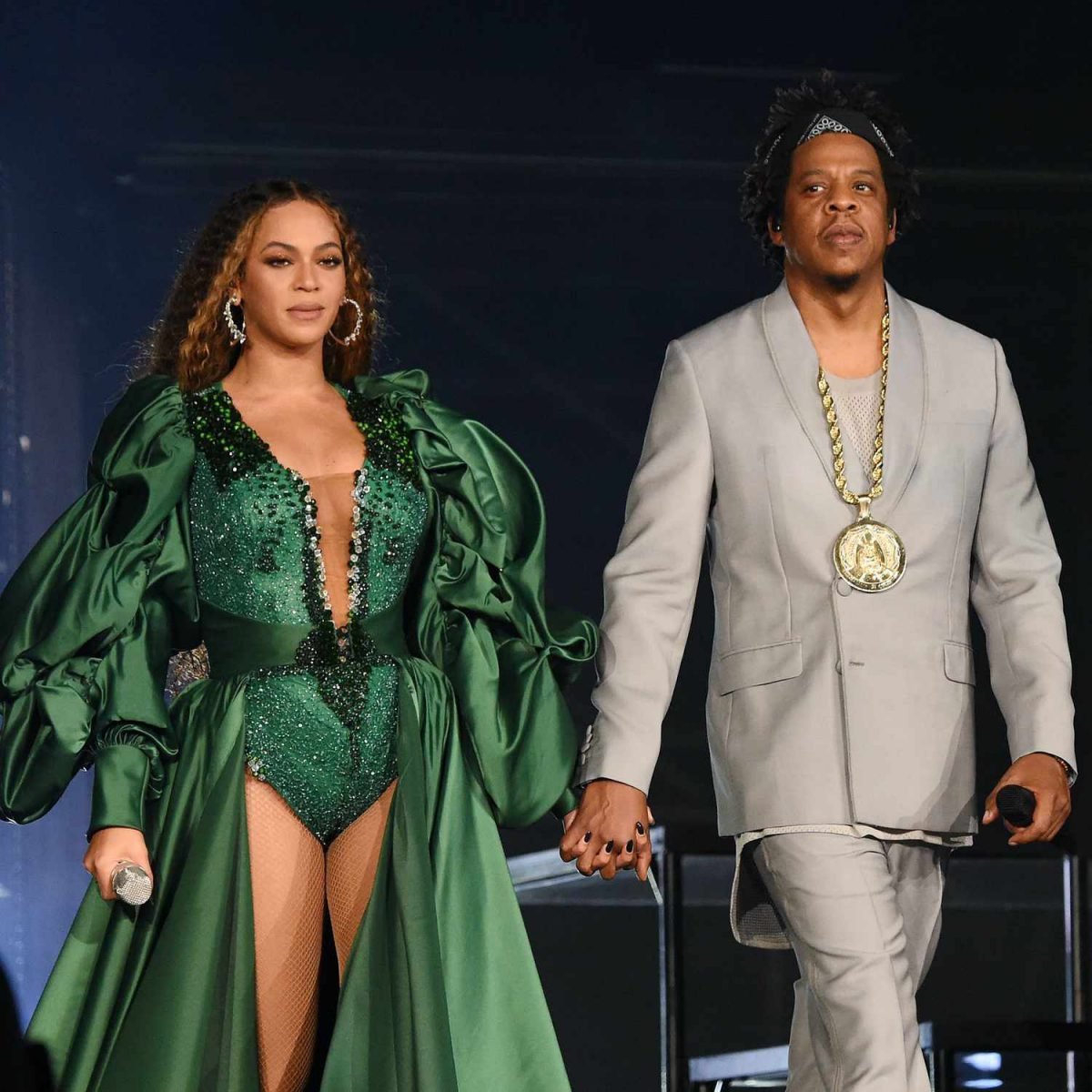 Beyonce And Jay Z, Shoulder, Sleeve, Waist, Standing