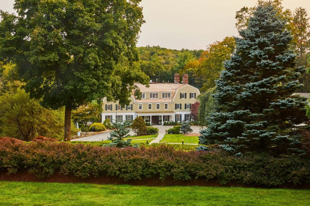 Mayflower Inn And Spa, Plant, Building, Sky, Natural landscape, Window, Tree, House, Land lot