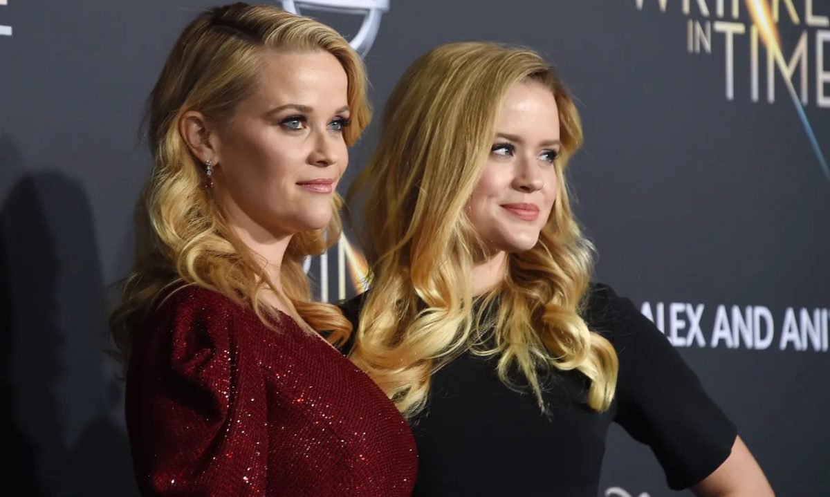 Reese Witherspoon And Her Daughter, Skin, Lip, Eyelash, Smile, Gesture