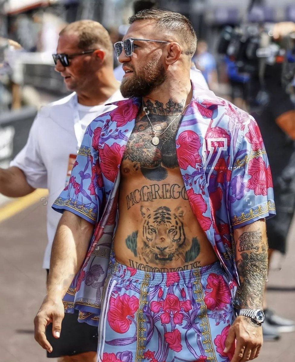 Conor Mcgregor Monaco, Joint, Glasses, Hairstyle, Shoulder, Vision care, Muscle, Sunglasses, Eyewear, Beard, Goggles