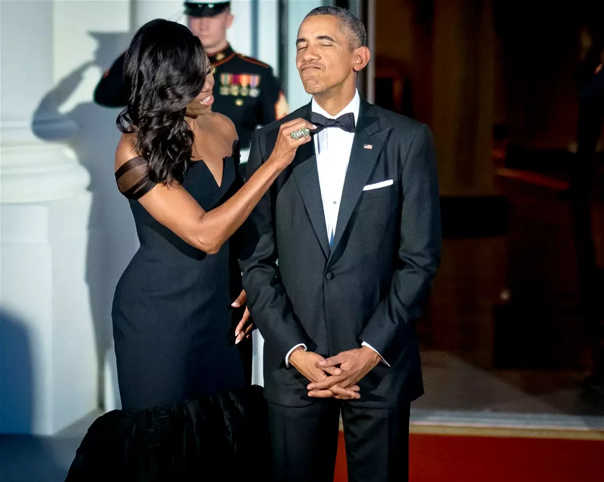 Barack Et Michelle Obama, Suit trousers, Flash photography, Gesture