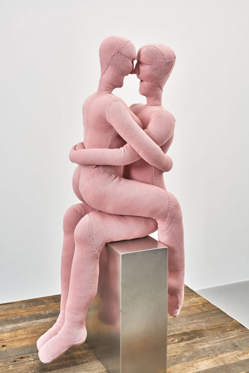 Louise Bourgeois Couple Sculpture, Chin, Arm, Human body, Sculpture, Gesture