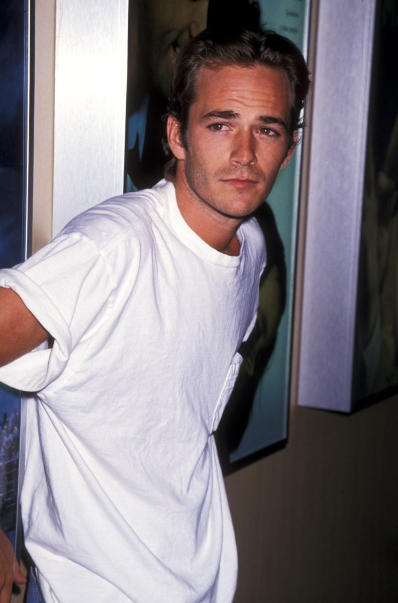 Luke Perry Young, Forehead, Shoulder, Jaw, Sleeve, Gesture