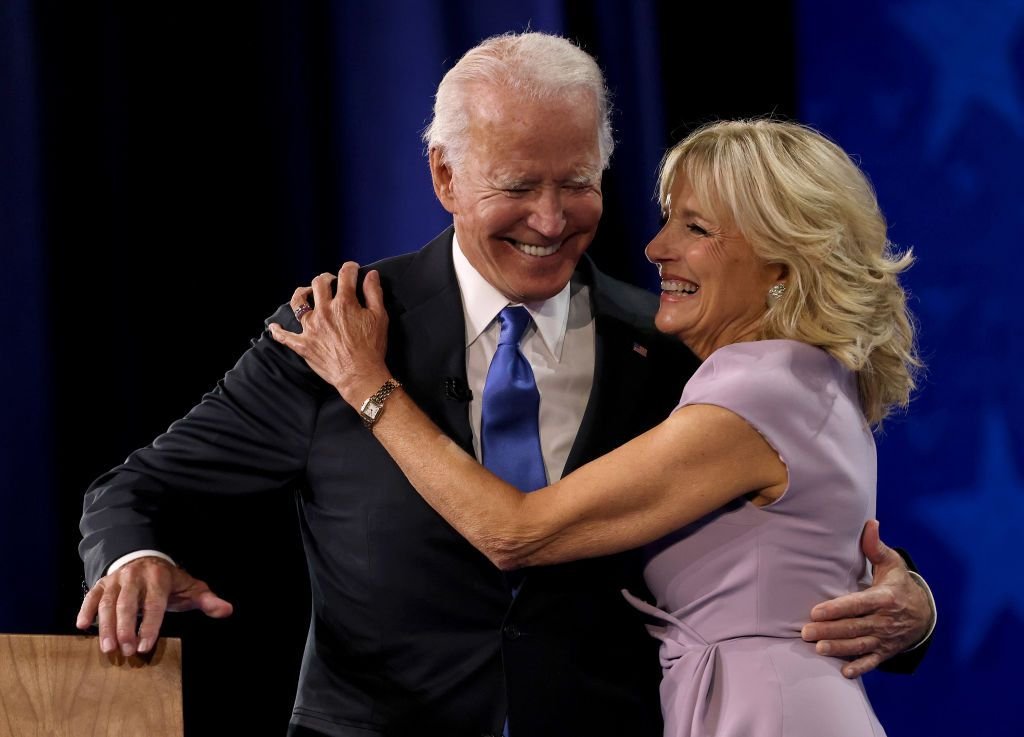 Joe Biden Y Jill Biden, Smile, Hand, Facial expression, Greeting, Tie, Happy, Gesture
