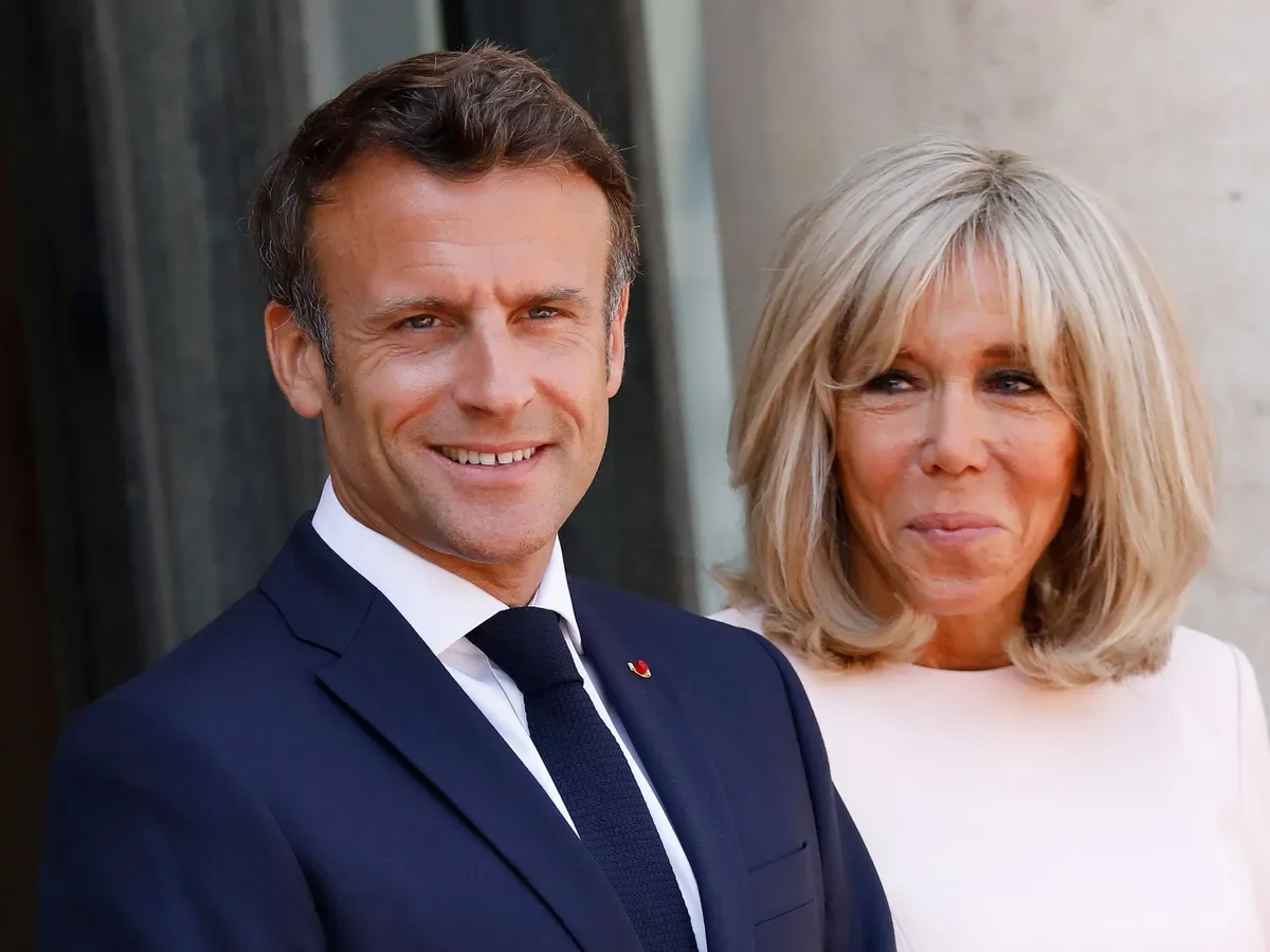 Macron Wife, Face, Hair, Smile, Skin, Chin, Hairstyle, Dress shirt, Gesture