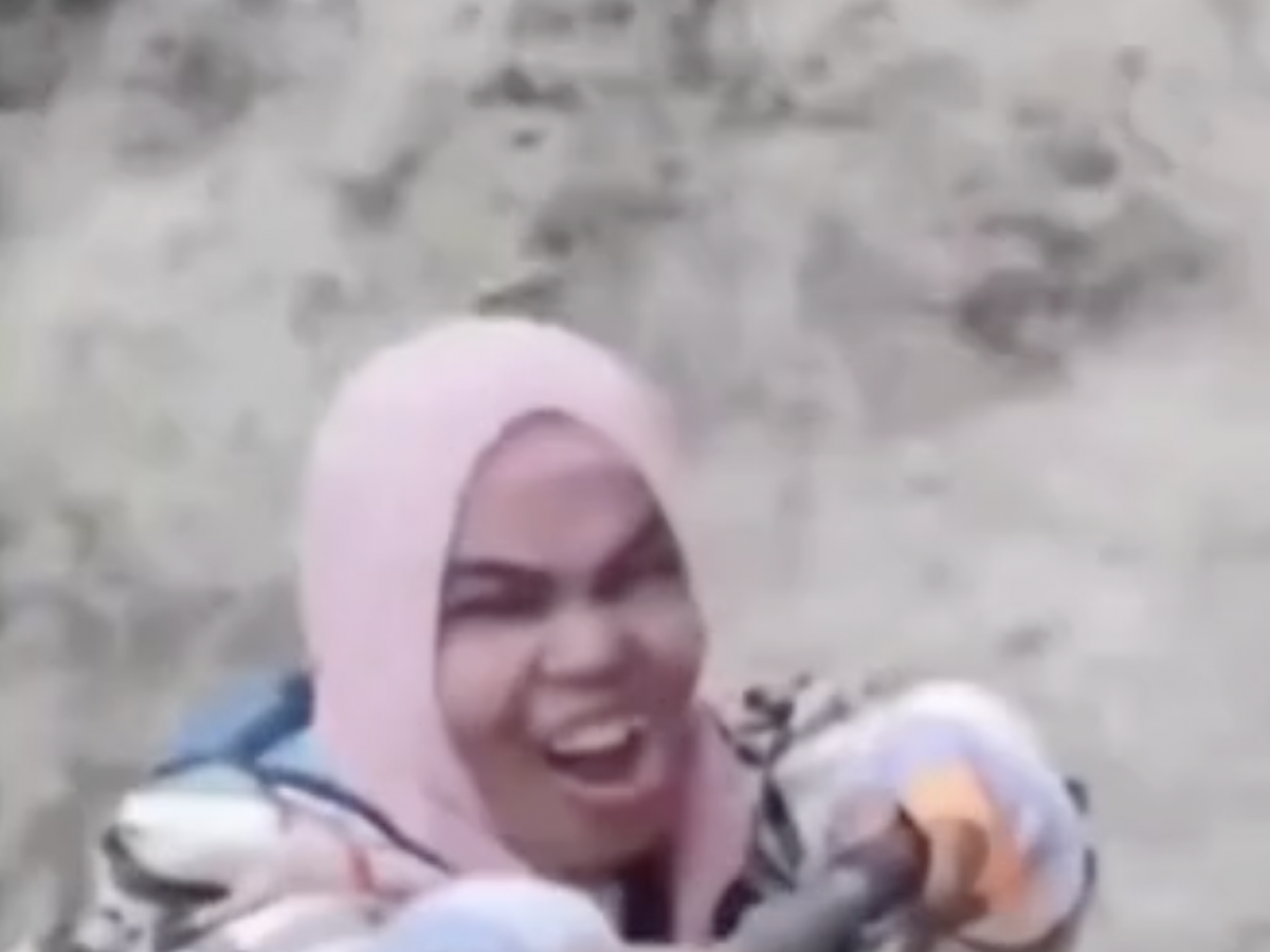 A Tsunami Strikes, a Selfie Is Taken—What Happens Next Goes Viral