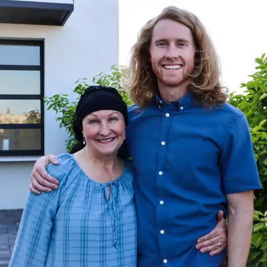 Cuando esta mamá lo perdió todo a causa del cáncer, su hijo cultivó lo único que necesitaba más que nada