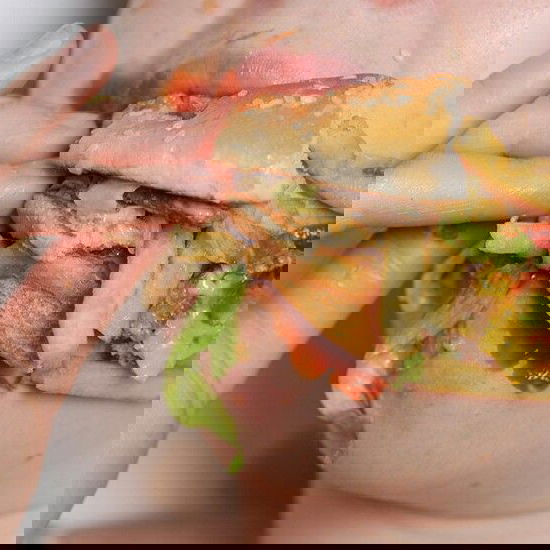 Going On a Date? 7 Tips To Avoid a Messy Meal Gone Wrong