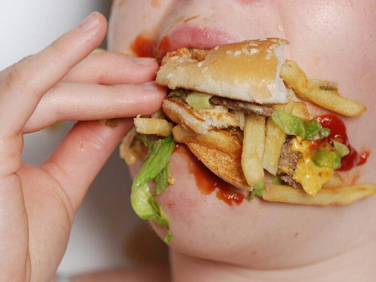 Going On a Date? 7 Tips To Avoid a Messy Meal Gone Wrong