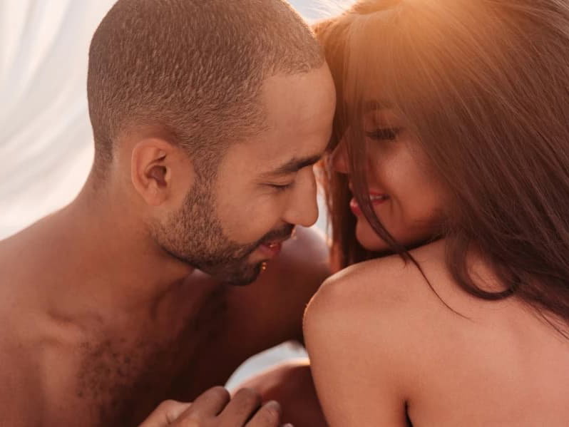 Looking to Seduce Him? Here are 10 Little Things No Man Can Resist!